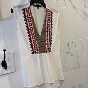 Crown & Ivy White Top with Multicolor Embroidery